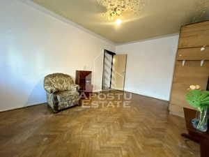 Apartament cu o camera de vanzare, parter inalt, zona Dambovita
