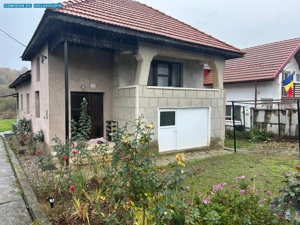 Casă P+M renovată, teren generos de 3000 m² – Bălești