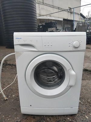Vînd mașina de spălat 5Kg  Finlux