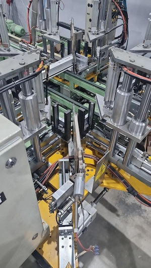 Masina de sudat la 4 capete URBAN