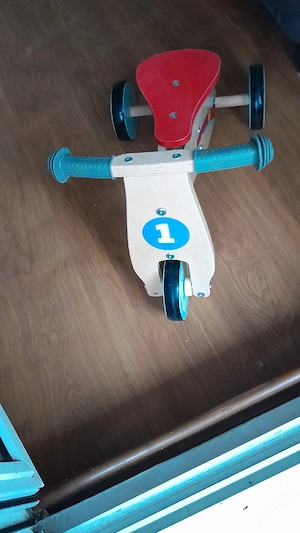 tricicleta pentru copil mic