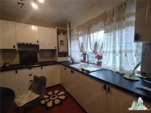 Casa spatioasa cu gradina in zona verde, cartier Green City, comuna 1 Decembrie - imagine 3