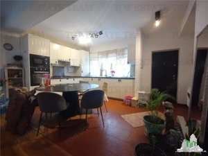 Casa spatioasa cu gradina in zona verde, cartier Green City, comuna 1 Decembrie - imagine 2