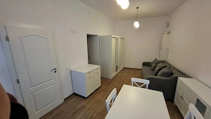 Inchiriez apartament o camera (prima inchiriere)