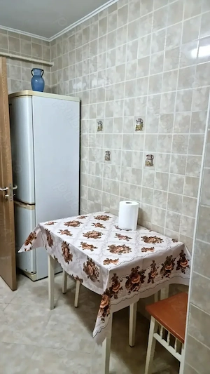Se vinde apartament cu 3 camere decomandate in zona foarte buna din cartierul Obcini - imagine 5