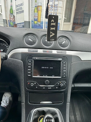   Vând Ford Galaxy 2014, proprietate personală, în stare foarte bună - imagine 9