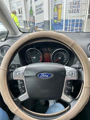   Vând Ford Galaxy 2014, proprietate personală, în stare foarte bună - imagine 8