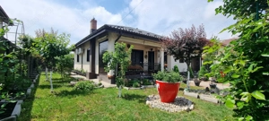 Parter cu structură pentru etaj, curte amenajată și organizare impeca