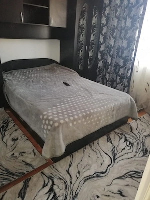 Închiriez apartament 