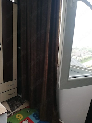 Închiriez apartament 
