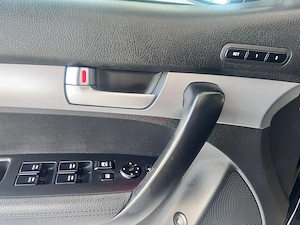 Kia Sorento AWD - imagine 8