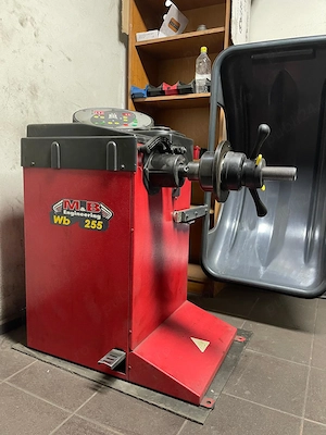 masini de vulcanizat si echilibrat in stare de functionare .Sunt 2 seturi,Se vind  toate . - imagine 5