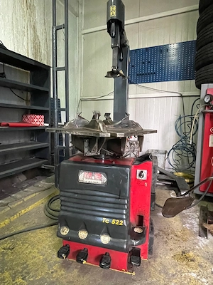 masini de vulcanizat si echilibrat in stare de functionare .Sunt 2 seturi,Se vind  toate . - imagine 2