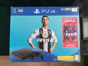 Playstation 4 slim cu un controller