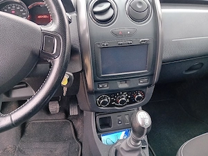 Dacia Duster 1.5 dci 110cp - imagine 3