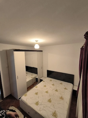 Închiriez apartament cu 3 camere și loc de parcare  - imagine 2