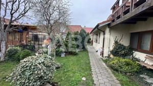 Casa cu garaj acces auto 2 apartamente separate zona Piata Cluj Sibiu