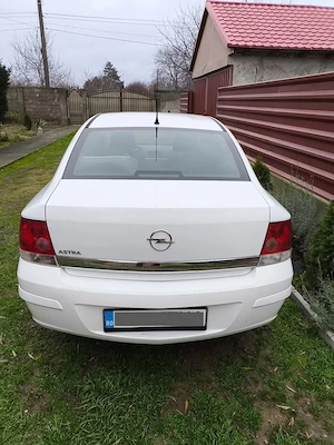 Opel Astra H, 2012 cu motor de 1.6 benzina - imagine 3