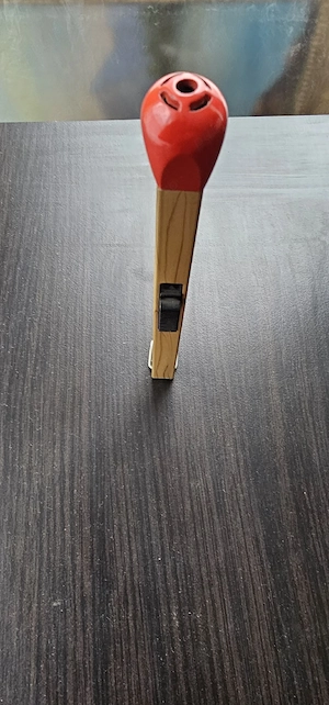 Vand bricheta metalica,noua,in forma de bat de chibrit.