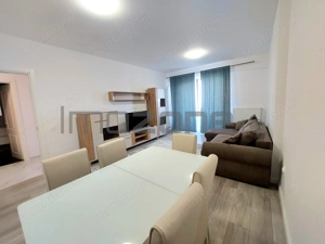 Prima inchiriere 2 Camere, decomandat, etaj 4, 6 minute METROU Preciziei - imagine 2