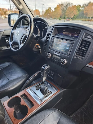 Mitsubishi Pajero LWB 3.2 DI-D Instyle A T - Autoturism 7 locuri - imagine 4