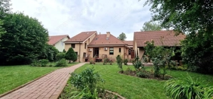 Casa cu 6 camere 5 bai si 960 mp teren de vanzare in zona centrala Sibiu