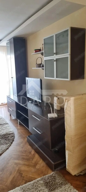 Inchiriez apartament cu 3 camere in Tudor, modificat si amenajat complet mobilat.