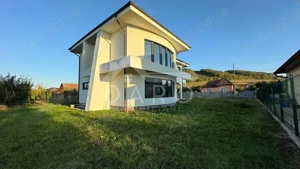  Casă P+1E+Pod de vânzare | 325 mp utili | Teren 700 mp | - imagine 3