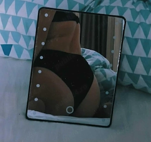 Show la web ,sexting,poze,videoclipuri