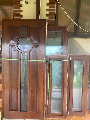 12 ferestre si 2 usi din lemn masiv de stejar de vanzare