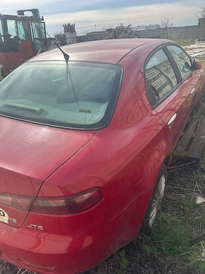 Dezmembrez - Alfa Romeo 159 2006 1.9 JTS, Rosu - imagine 4