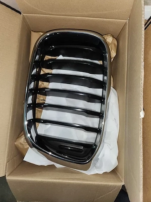 Stopuri spate stanga dreapta Bmw x 3 g 01 in perfecta stare,Grile radiator fata - imagine 2