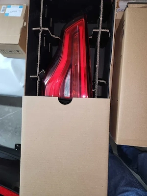 Stopuri spate stanga dreapta Bmw x 3 g 01 in perfecta stare,Grile radiator fata