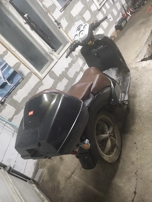 vand scuter aprilia scarabeo 150 cm ! pret in lei! defect ! - imagine 4