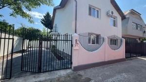 Casă P+1 – 4 dormitoare, curte modernă, dormitor la parter