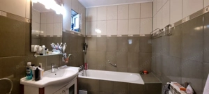 Casă P+1 – 4 dormitoare, curte modernă, dormitor la parter - imagine 8