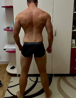 Bărbat discret pentru bărbați generoși 