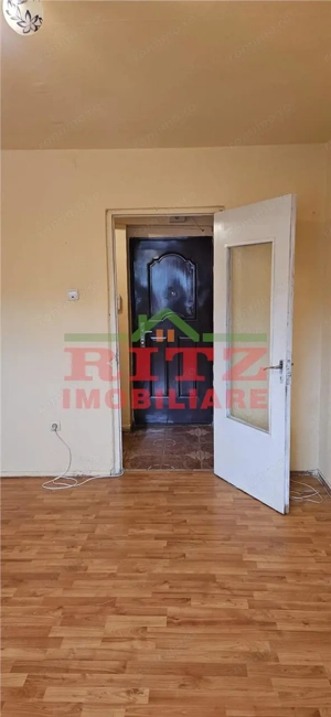 NOU! Ap. 3 cam., et.2, decom., zona Gara! - imagine 4