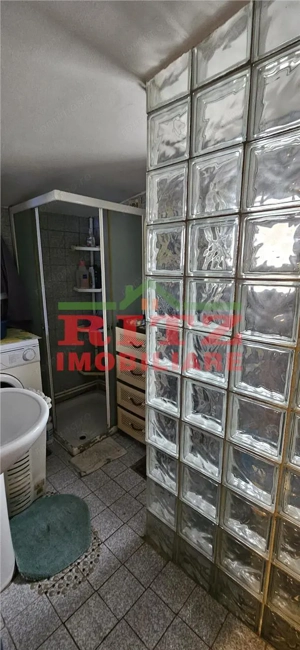 CASA DE VANZARE CU GARAJ,ZONA BOLD - imagine 9