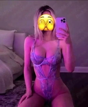 Blonda cu forme .Dornica de aventuri 