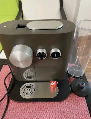 Espressor cafea aparat cafetiera expresor Nespresso Expert