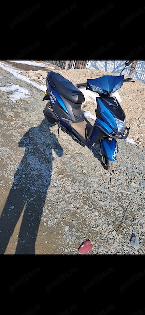 Se vinde scuter electric în stare foarte bună de funcționare merge bine arată 10 din 10 - imagine 4