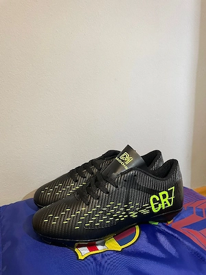 Ghete de fotbal,copii si juniori Nr.37