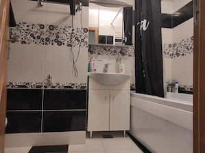 Vând apartament 2 camere , complet mobilat și utilat, cu loc de parcare sub bloc. - imagine 19