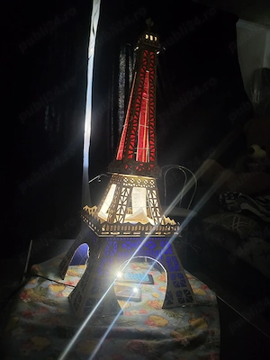 De vanzare Turn Eiffel executat din placaj. Înălțime are 85 centimetri. Hand made. 1200 