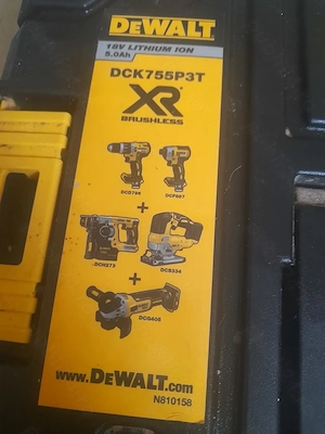 vand trusa de scule devvalt în stare foarte bună 