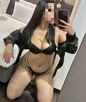 Brunetă Sexyy-Alina  - imagine 3