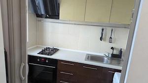 Inchiriez garsoniera titan