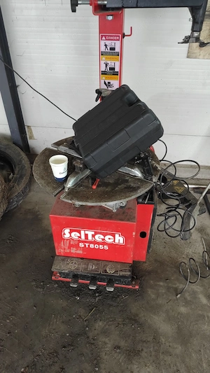 Vând service auto la cheie 