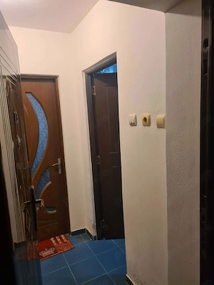 Vând garsonieră !!